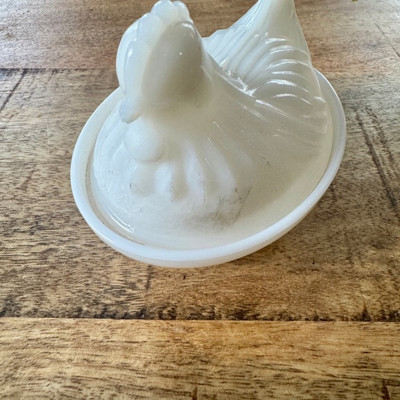 Vintage Milk Glass Hen on Nest - Picture 6 of 6
